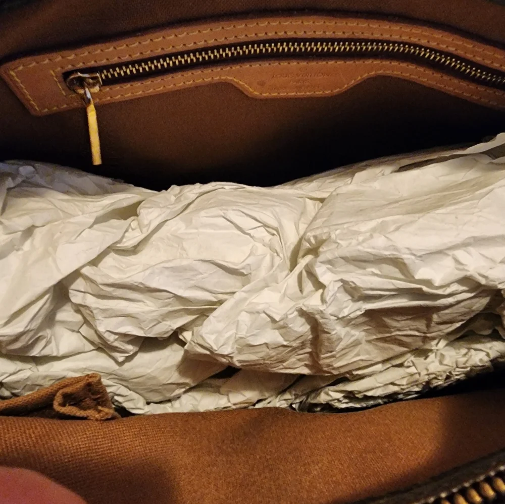 Louis Vuitton Authentic - Picture 5 of 12